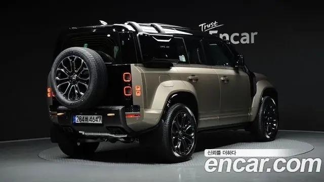 Land Rover Defender 2025 — Фото 2/20