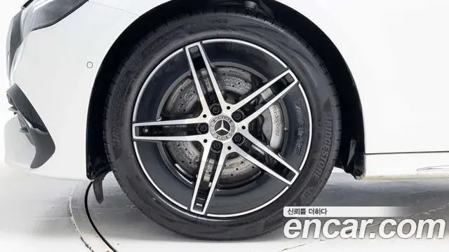 Mercedes-Benz E-Class 2026 — Photo 4/20