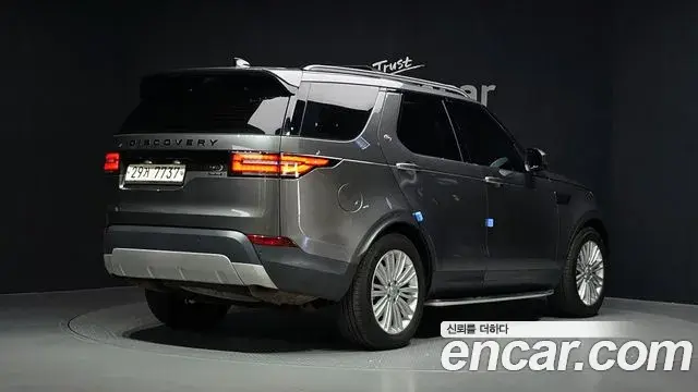 Land Rover Discovery 5 2018 — Photo 2/20