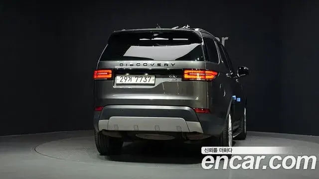 Land Rover Discovery 5 2018 — Photo 4/20