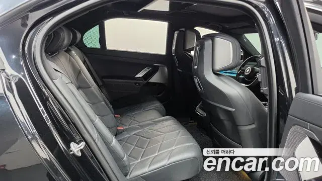 BMW 7 Series 2023 — Photo 12/20