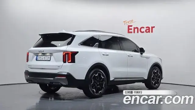 Kia Sorento 2023 — Photo 2/20