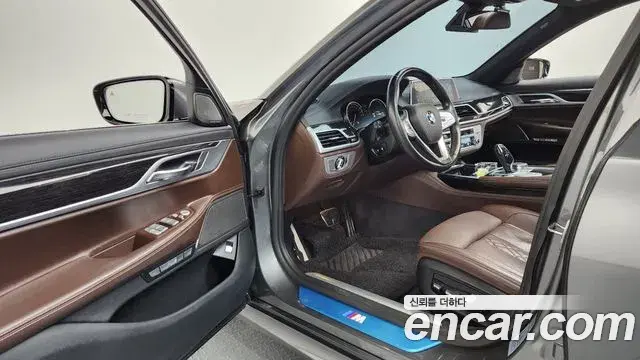 BMW 7 Series 2018 — Фото 10/20