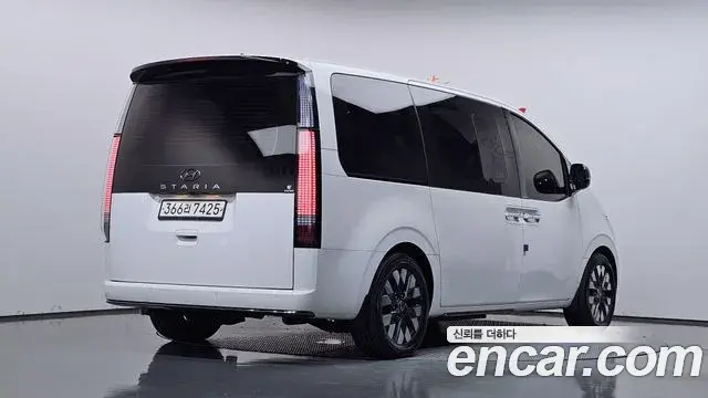 Hyundai Staria 2022 — Фото 2/20