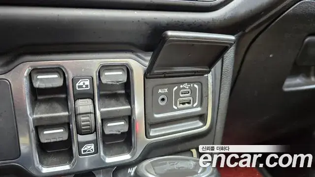 Jeep Wrangler 2021 — Фото 12/20