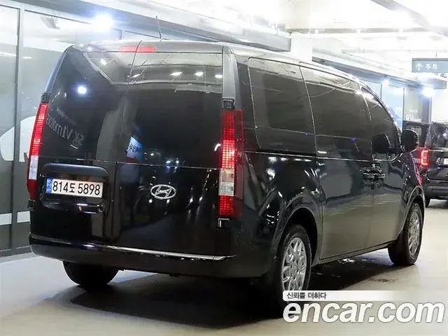 Hyundai Staria 2022 — Фото 3/19