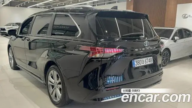 Toyota Sienna 2025 — Şəkil 2/14