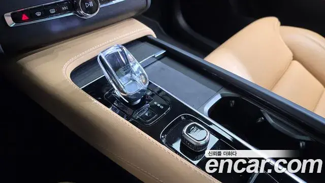 Volvo XC90 2023 — Şəkil 24/28