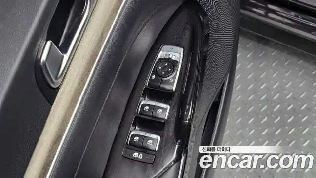 Kia K5 2023 — ფოტო 22/32