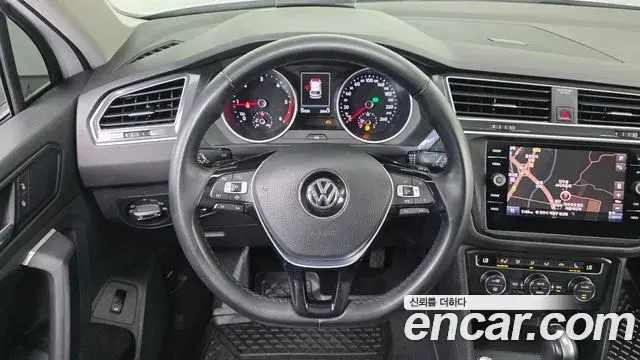 Volkswagen Tiguan 2020 — Фото 16/20