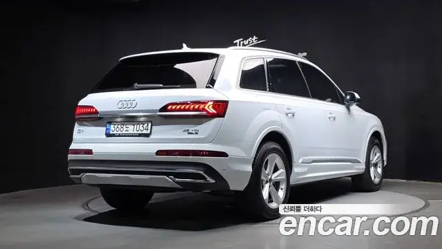Audi Q7 2022 — Photo 2/20