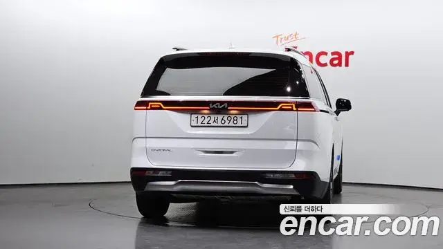 Kia Carnival 2022 — Photo 18/20