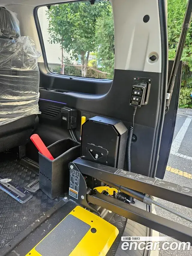 Hyundai Staria 2025 — Photo 12/20