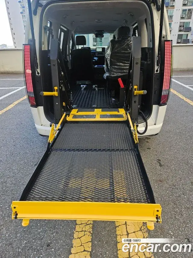 Hyundai Staria 2025 — Photo 18/20