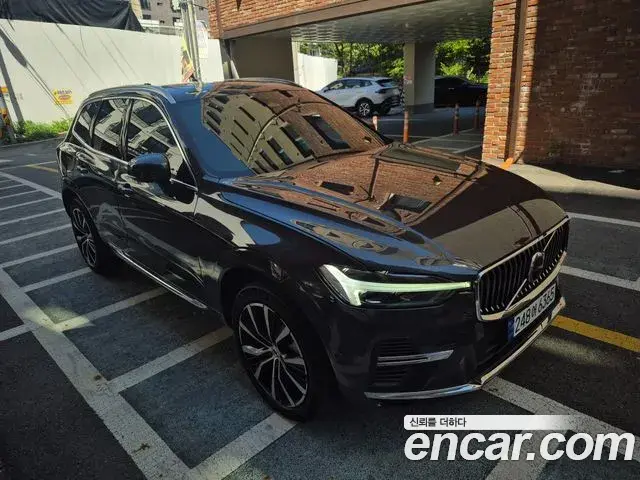 Volvo XC60 2023 — Фото 1/20