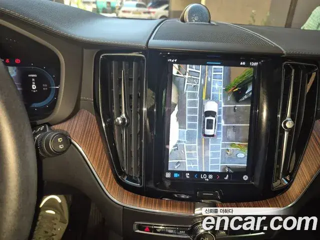 Volvo XC60 2023 — Фото 16/20