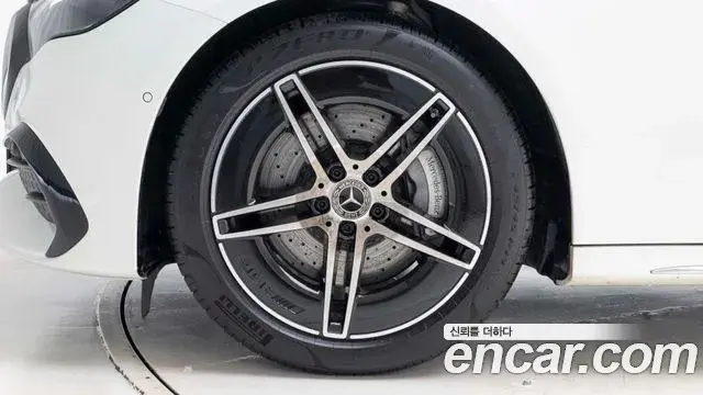 Mercedes-Benz E-Class 2026 — Photo 4/20