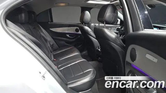 Mercedes-Benz E-Class 2018 — Фото 12/20