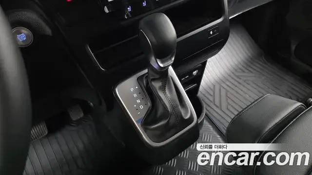 Hyundai Staria 2025 — Фото 8/20