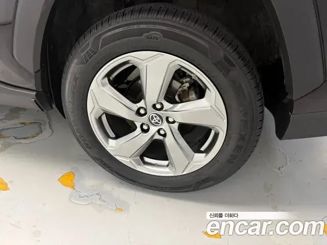 Toyota RAV4 2020 — Photo 6/20