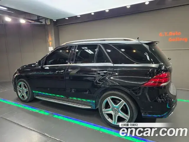 Mercedes-Benz GLE-Class 2018 — ფოტო 8/20