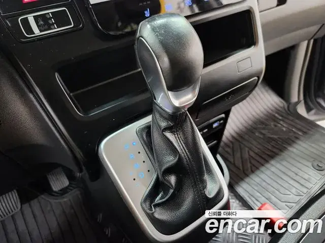 Hyundai Staria 2021 — Фото 8/20