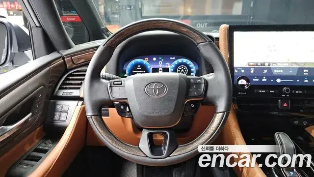 Toyota Alphard 2025 — Photo 26/38