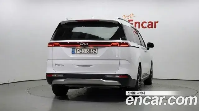 Kia Carnival 2023 — Photo 21/32