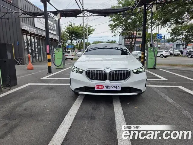 BMW 5 Series 2023 — Photo 2/20
