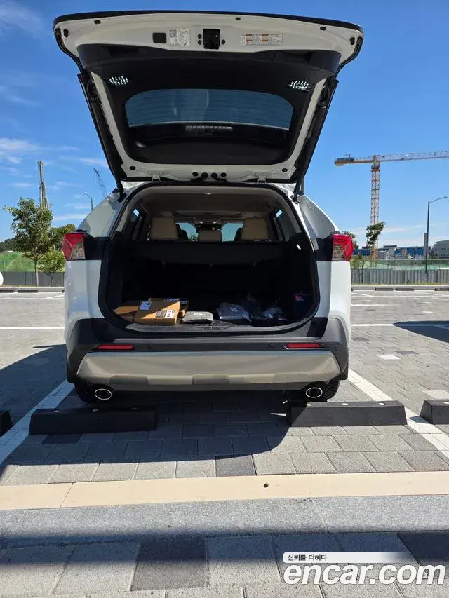 Toyota RAV4 2025 — Photo 3/8