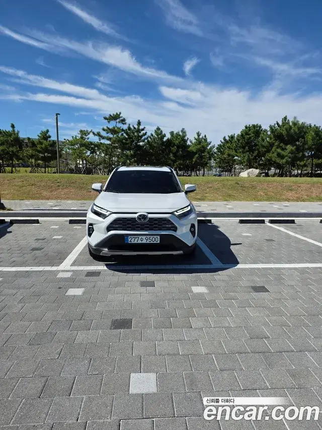 Toyota RAV4 2025 — Photo 5/8