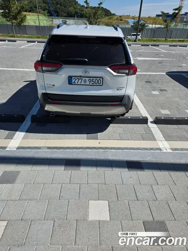 Toyota RAV4 2025 — Photo 6/8