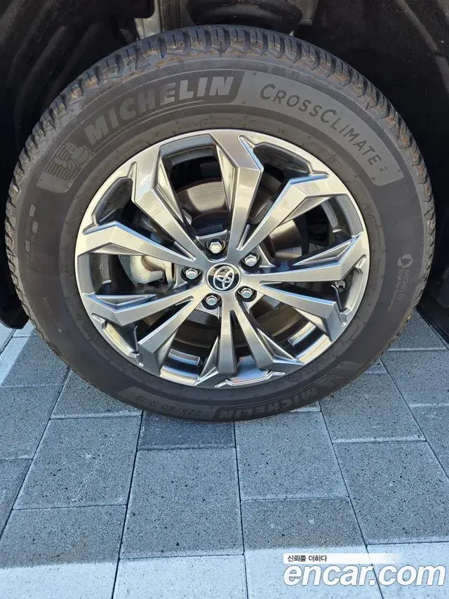 Toyota RAV4 2025 — Photo 7/8