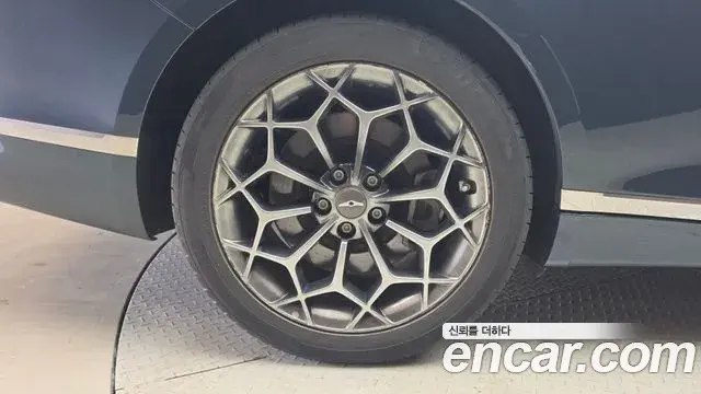 Genesis Electrified G80 2022 — Photo 5/20