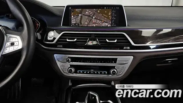 BMW 7 Series 2021 — Фото 14/20