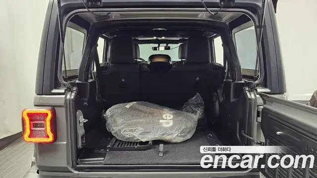 Jeep Wrangler 2023 — Photo 17/20
