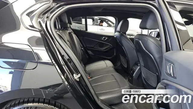 BMW 1 Series 2021 — Şəkil 12/20
