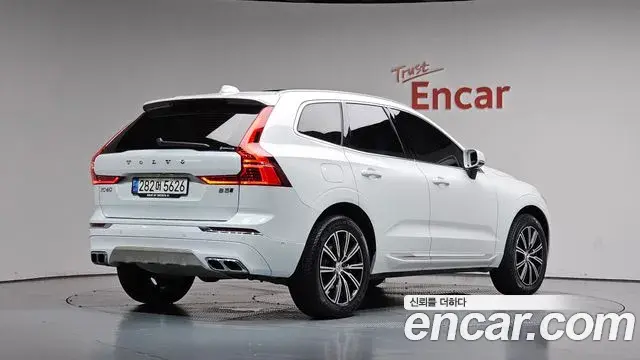 Volvo XC60 2021 — Photo 2/20