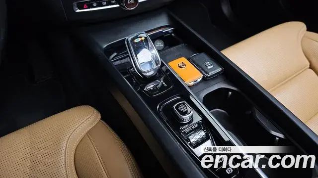 Volvo XC60 2021 — Photo 9/20
