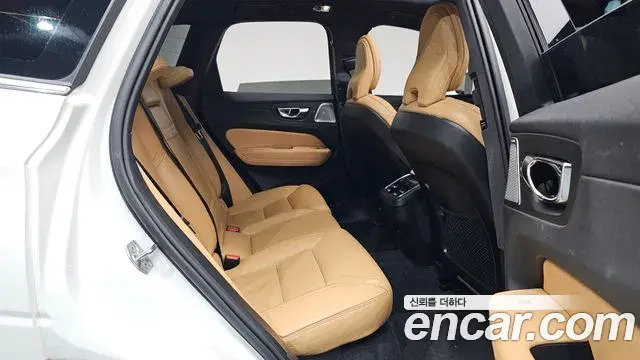 Volvo XC60 2021 — Photo 11/20