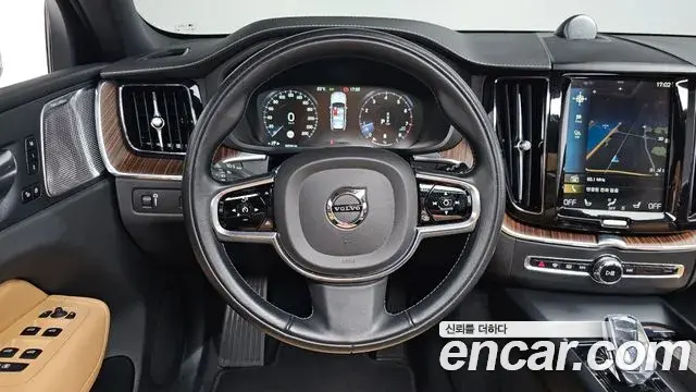Volvo XC60 2021 — Photo 13/20