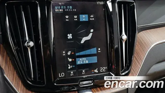 Volvo XC60 2021 — Photo 20/20