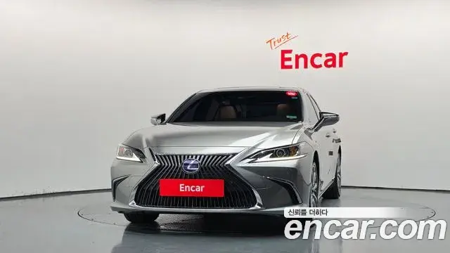 Lexus ES300h 2019 — Şəkil 2/20