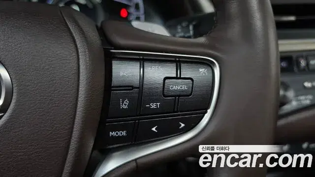Lexus ES300h 2019 — Şəkil 14/20