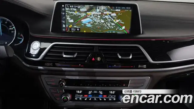 BMW 7 Series 2018 — Photo 11/20