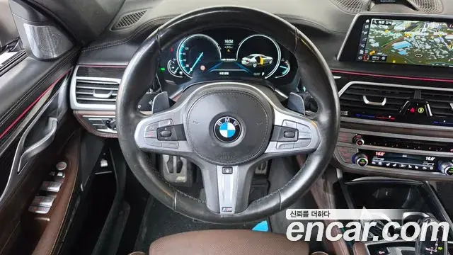 BMW 7 Series 2018 — Photo 13/20