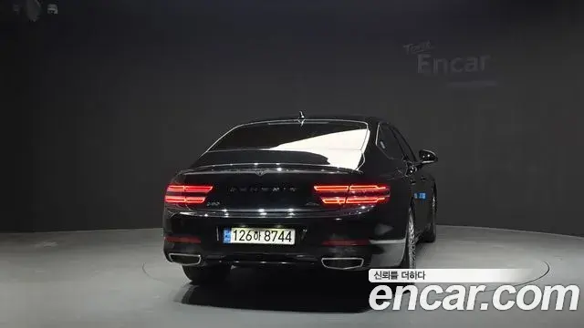 Genesis Electrified G80 2022 — Photo 4/20