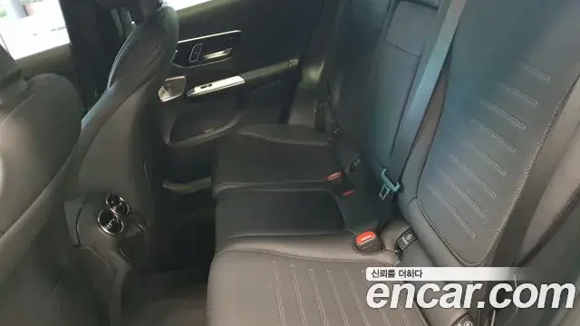 Mercedes-Benz GLC-Class 2024 — Photo 9/17