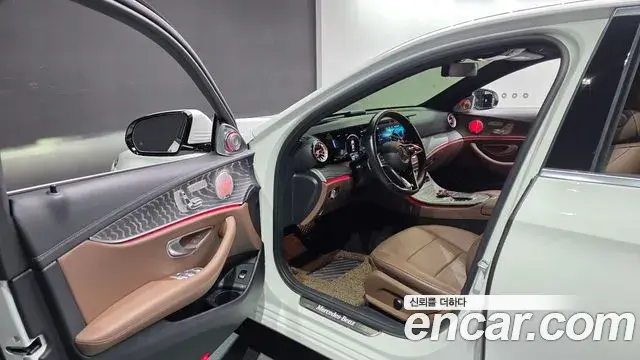 Mercedes-Benz E-Class 2022 — Photo 7/20