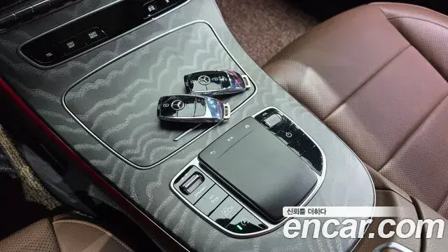 Mercedes-Benz E-Class 2022 — Photo 14/20